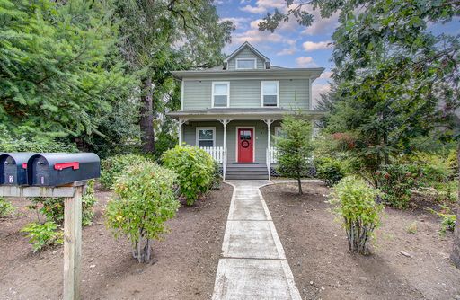 Studio Apartment w/ 1ba. Husdons Bay Neighborhood - Avail Now! – photo 1