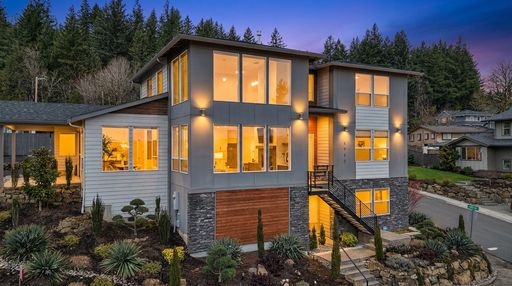 Elevated Luxury With Sweeping Columbia River Views – photo 1