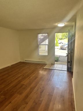 Nice Country Setting Lower One Bedroom with Patio – photo 1