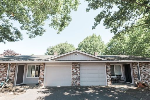 Charming two bedroom with attached garage!! – photo 1