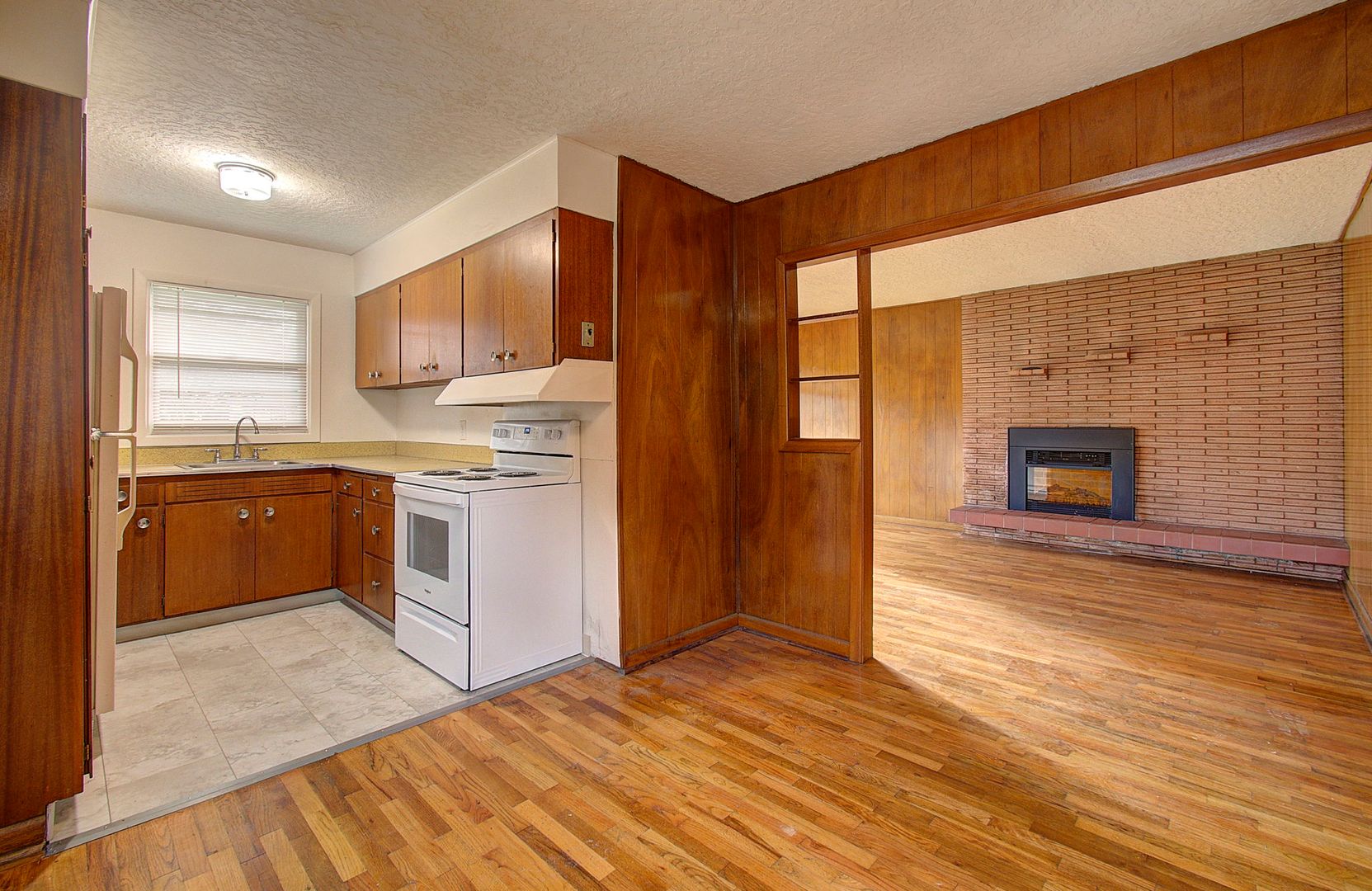 Vancouver House: 4706 Sheridan Drive