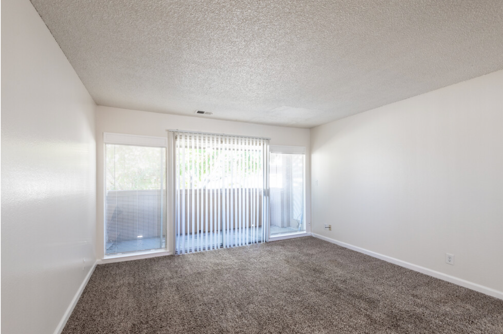 Carmichael Apartment: 4730 El Camino Avenue