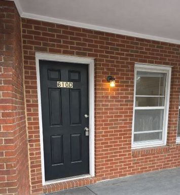 610 Rugby Rd D / Spacious 4-Bedroom Apartment in Prime Location Available 2027-2028 – photo 1