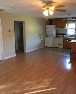 Country Living / 410 Dorrier Dr Apt 2 – photo 1