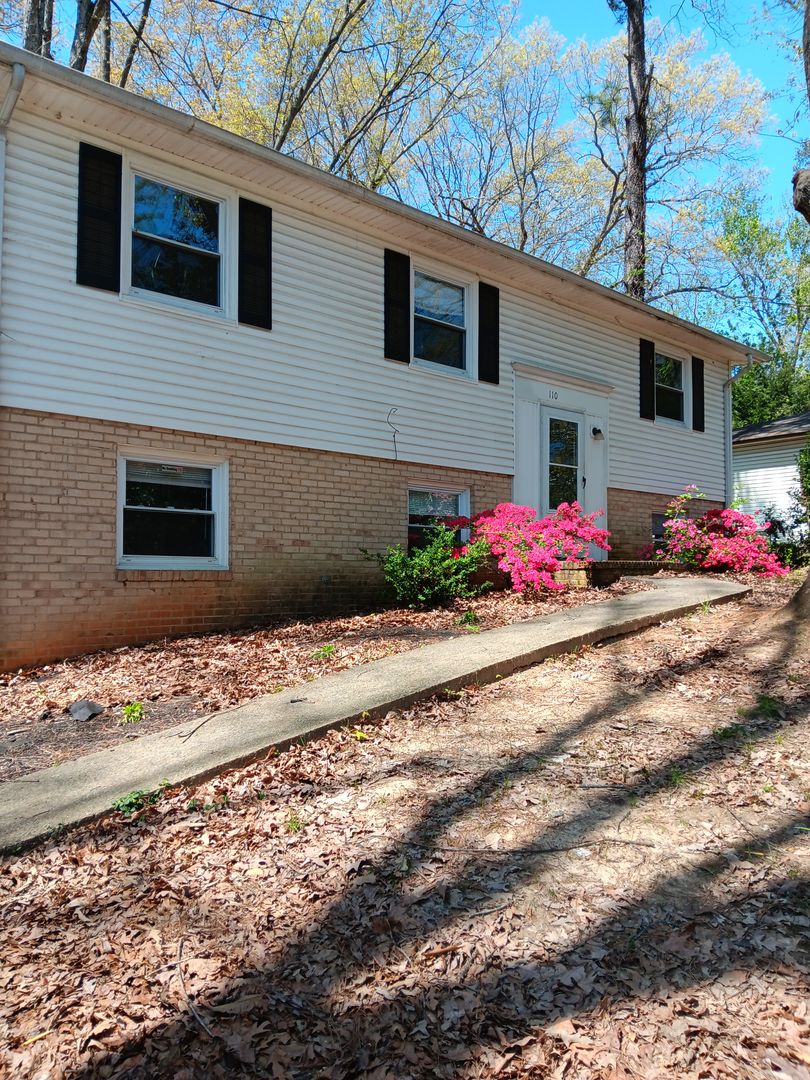 Charlottesville House: 110 Middlesex Dr