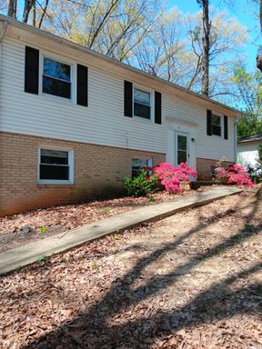 Spacious 5-Bedroom 2 Bath Home in Historic Downtown Charlottesville – photo 1