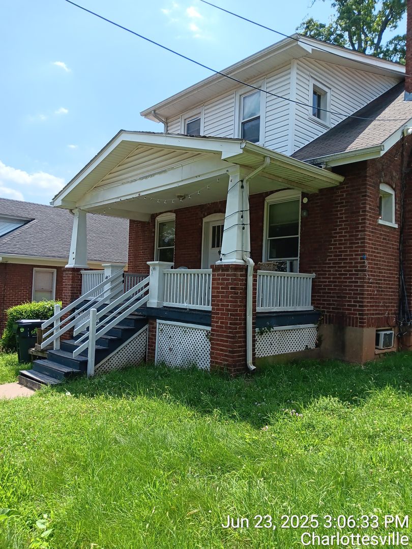 Charlottesville House: 463 14th St