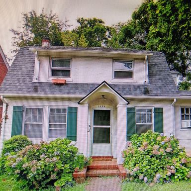 Minutes to Grounds / 5 Bedroom / 2 Bathroom – photo 1