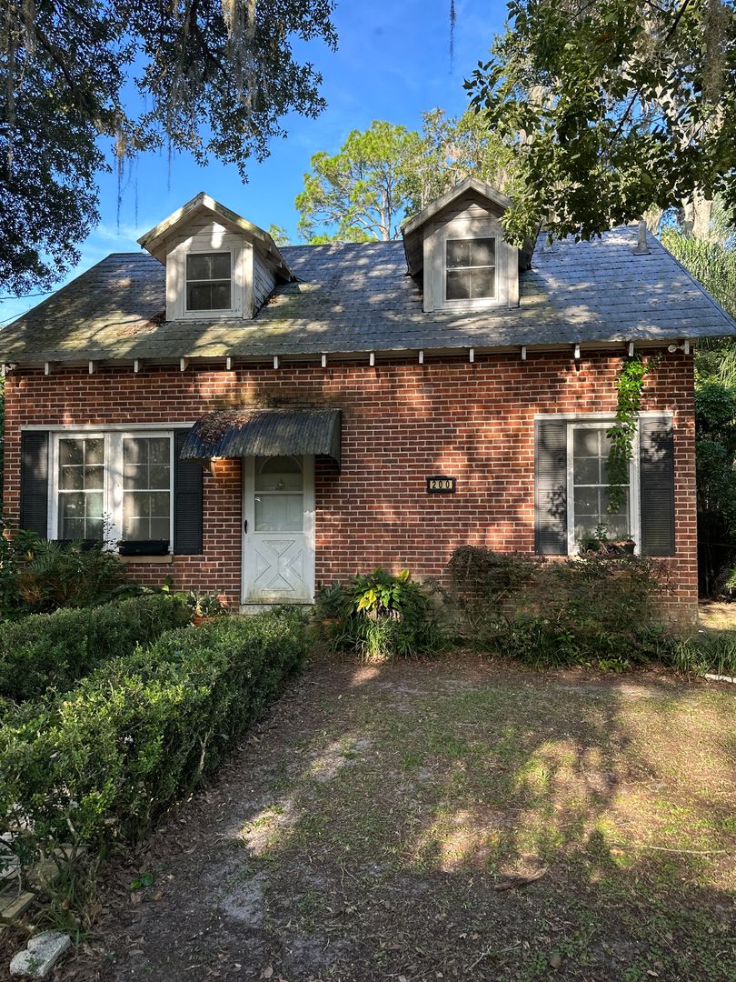 Gainesville Apartment: 200 NE 11th Street