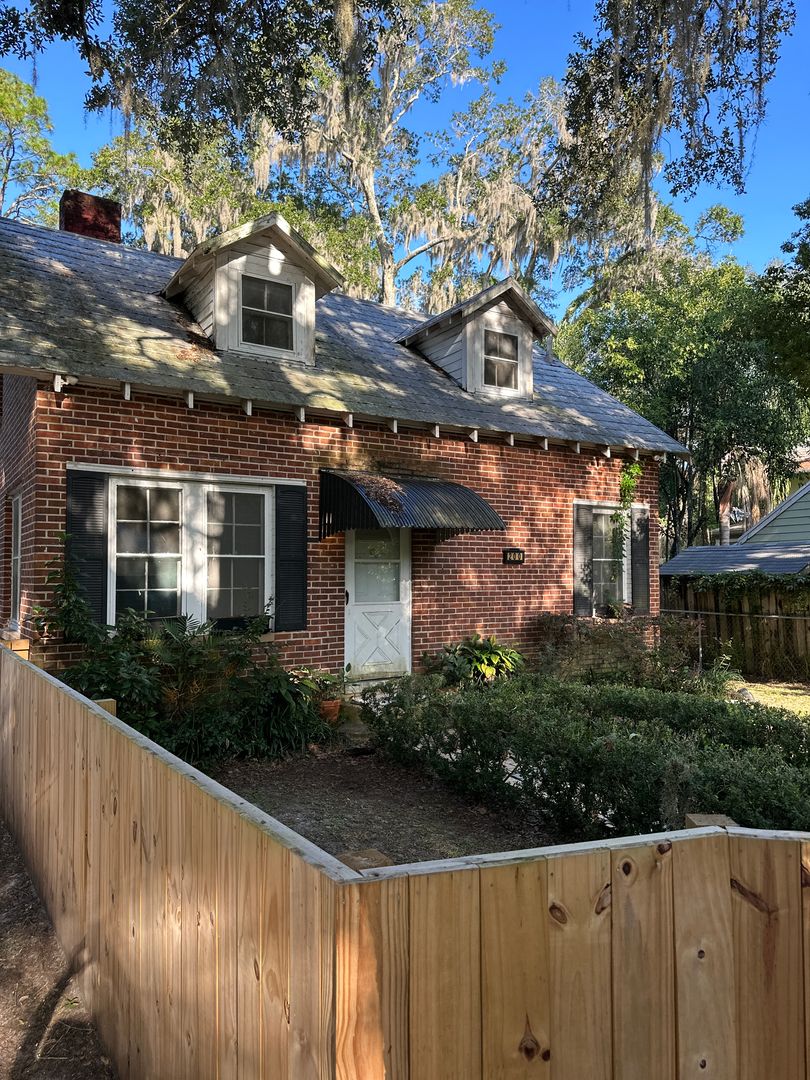 Gainesville Apartment: 200 NE 11th Street