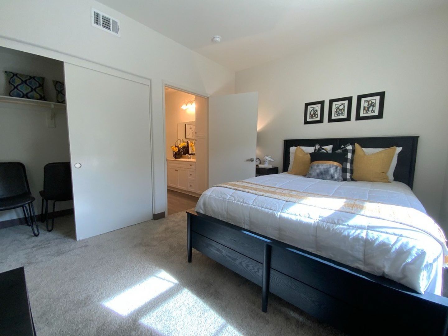 Riverside Apartment: 4800 Palm Ave