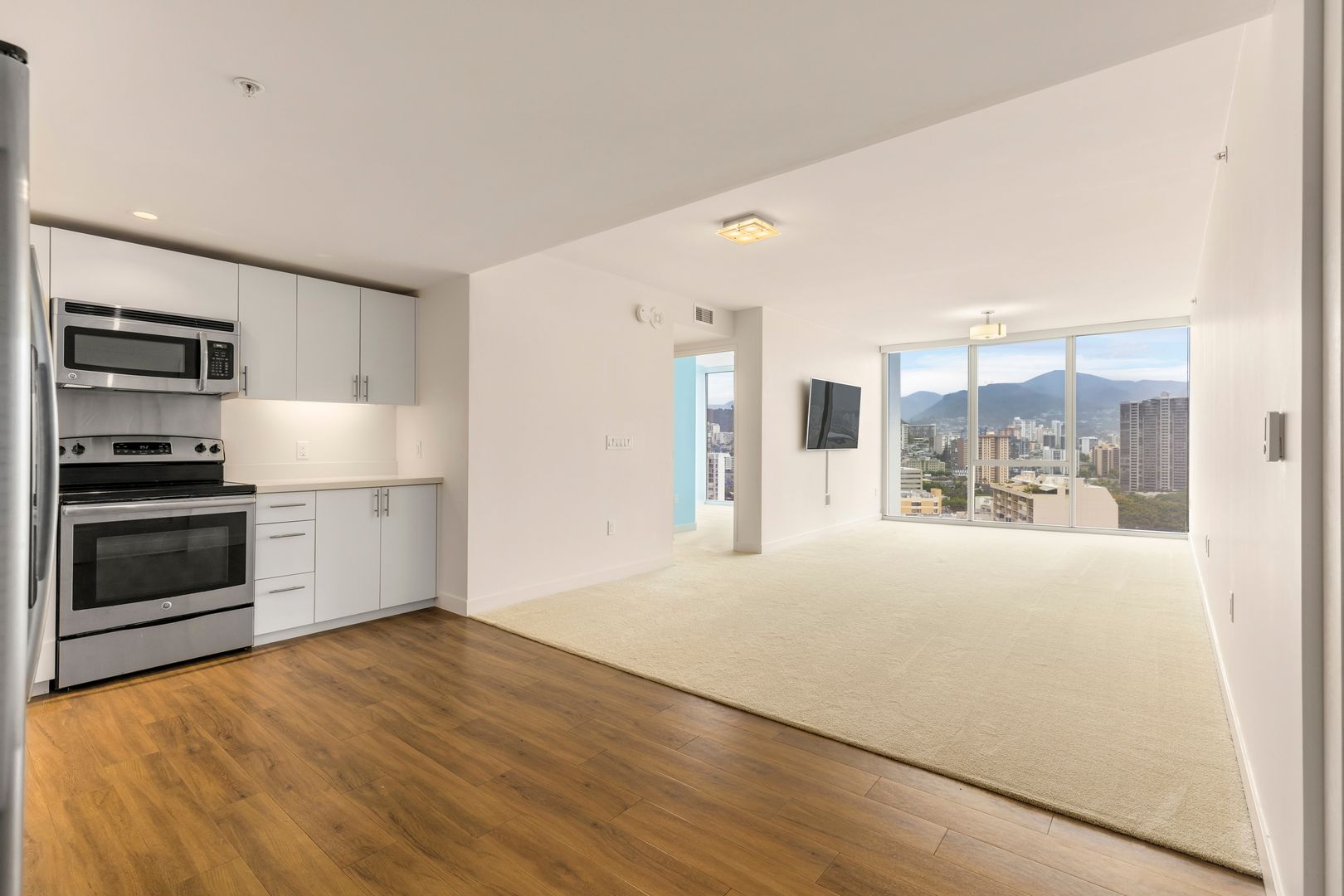 Honolulu Condo: 888 Kapiolani Blvd. #2311