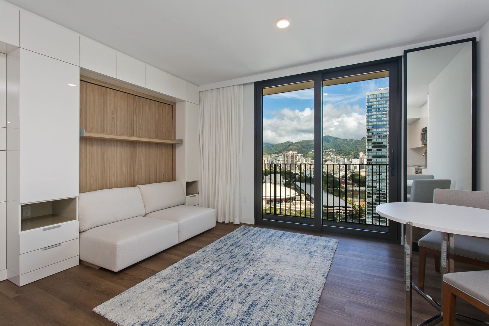 Honolulu Condo: 987 Queen St. 2516