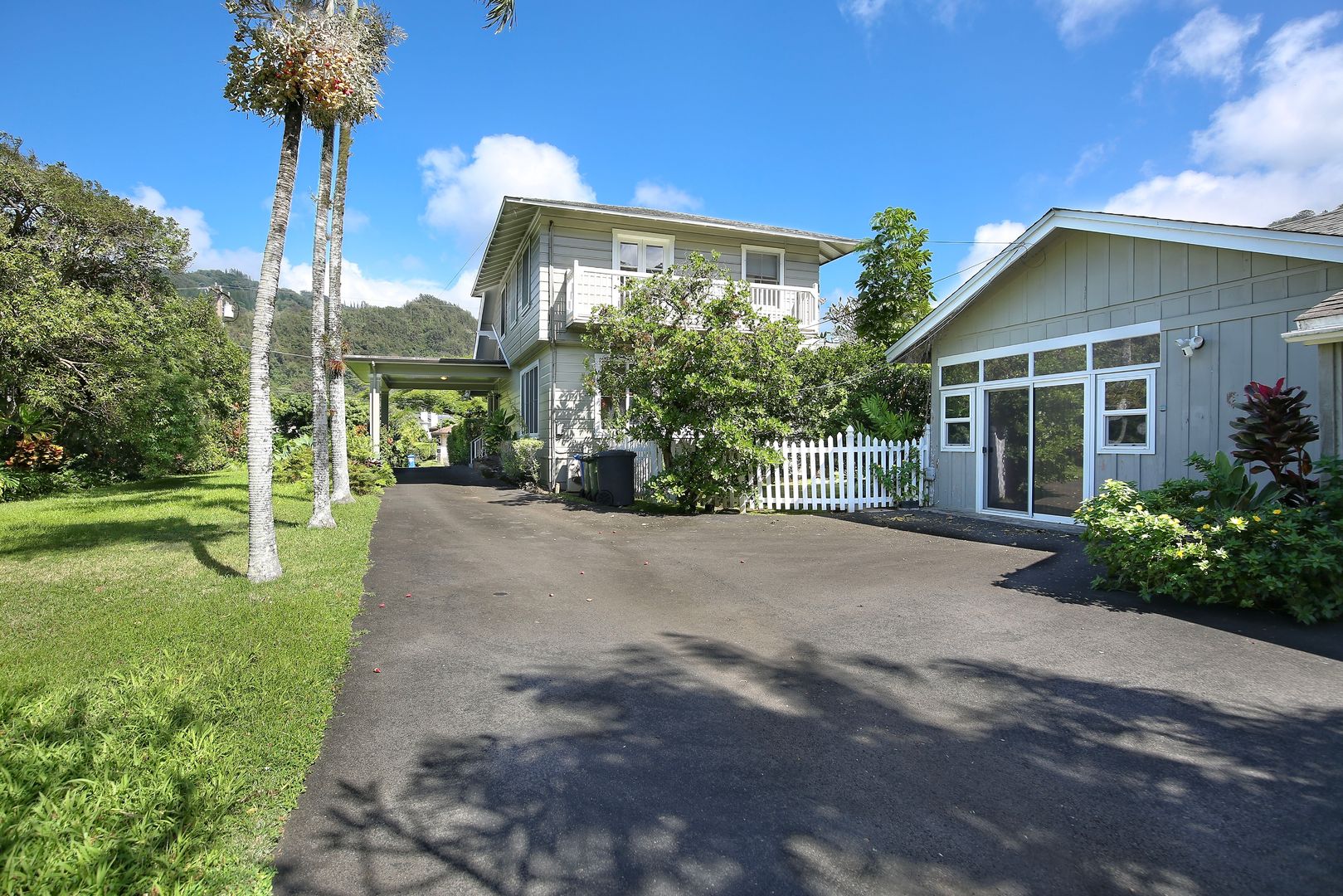 Honolulu House: 85 Dowsett Ave.