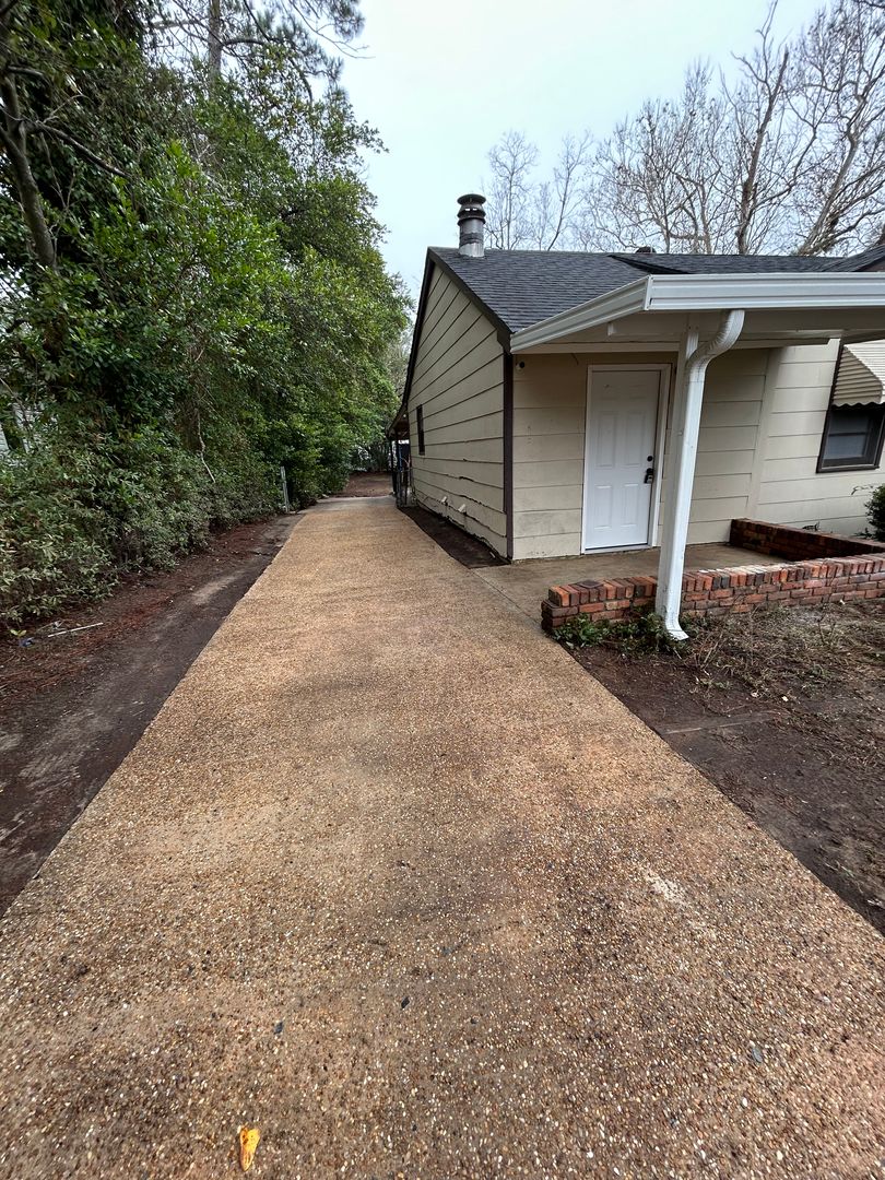 Albany House: 606 Shadowlawn Drive