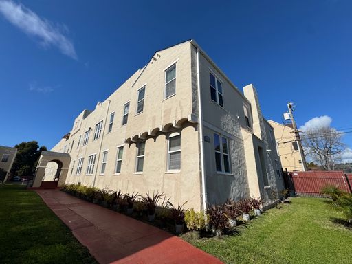 Remodeled 1 Bedroom Apartment – photo 1