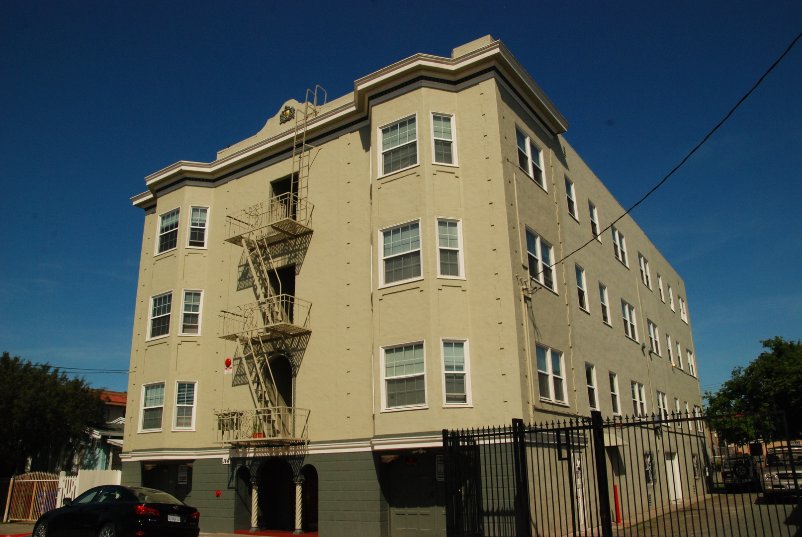 Richmond Apartment: 144 13th St.