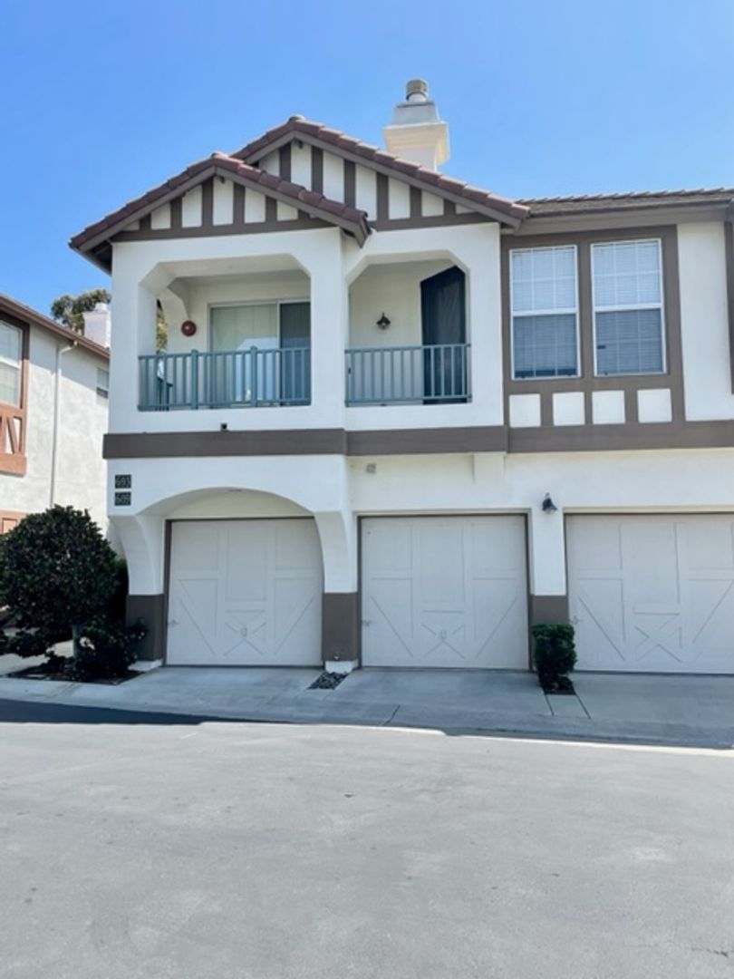 Encinitas House: 693 Sweet Pea Pl.