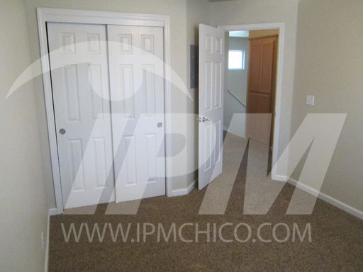 Nice 3 bedroom 2 bath town home, av mid September – photo 1