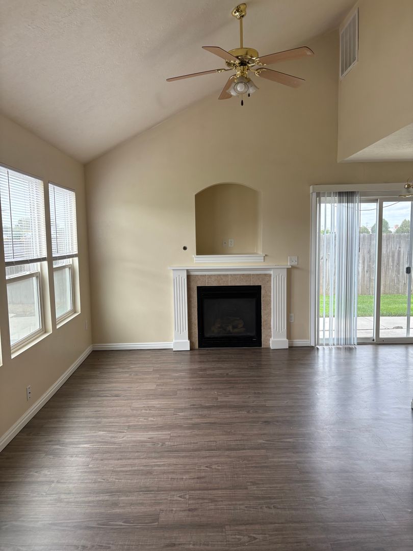 Nampa Apartment: 16748 Pamelas Ct