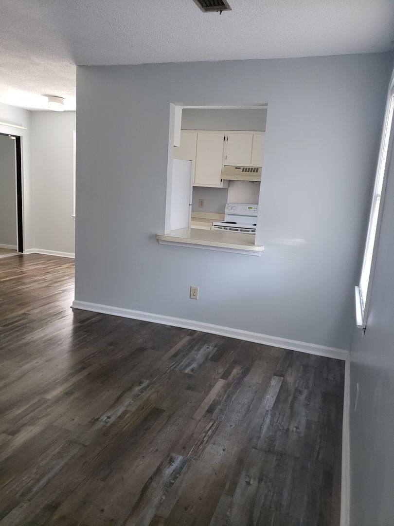 Florence Apartment: 333 Wrenfield Road