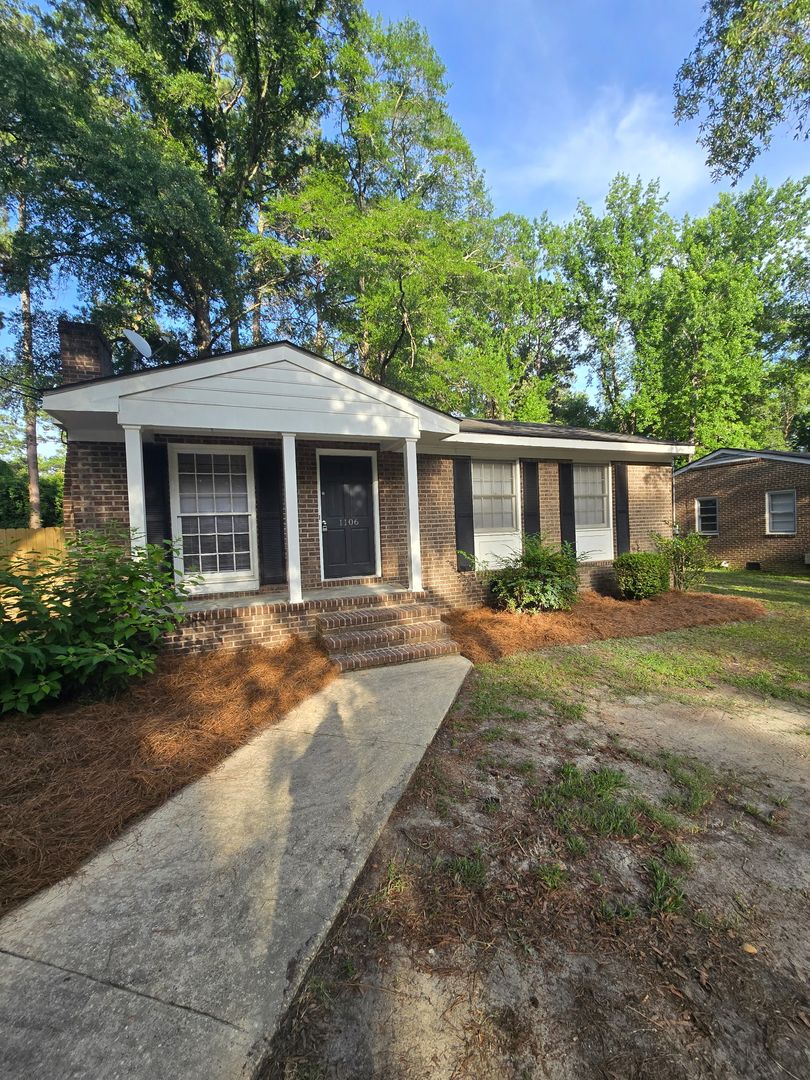 Florence House: 1106 Sherwood Drive