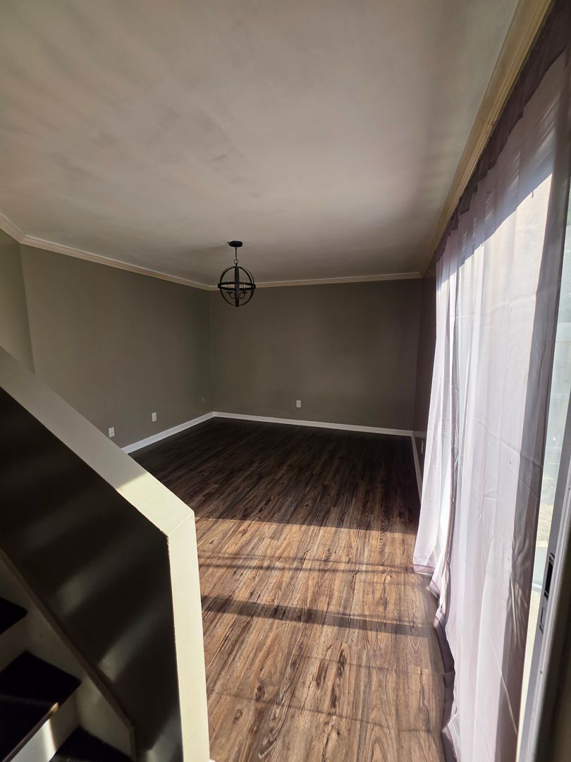 Florence Townhome: 2220 Woodridge lane