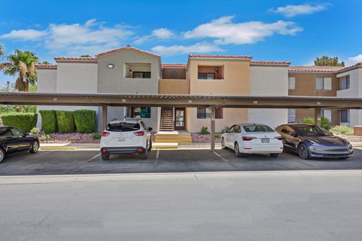 Upgraded 2 bedroom in gated community – photo 1