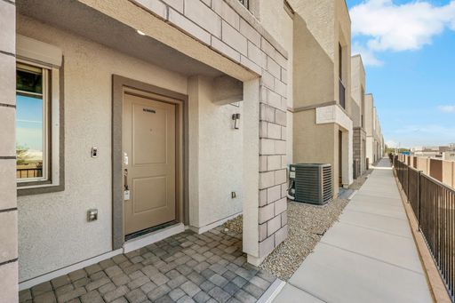 Beautifully Upgraded Home in NW – photo 1
