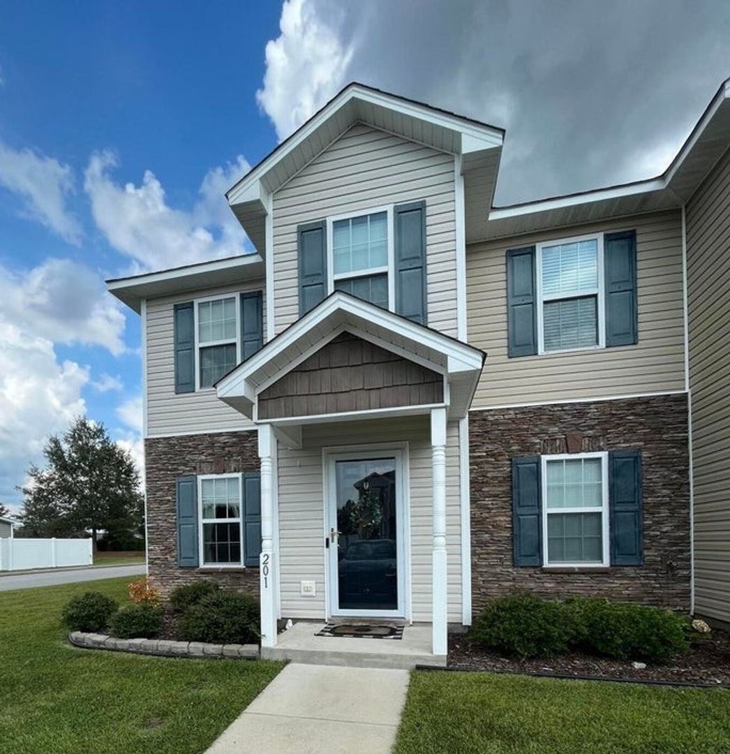 Jacksonville House: 201 Glen Cannon Drive