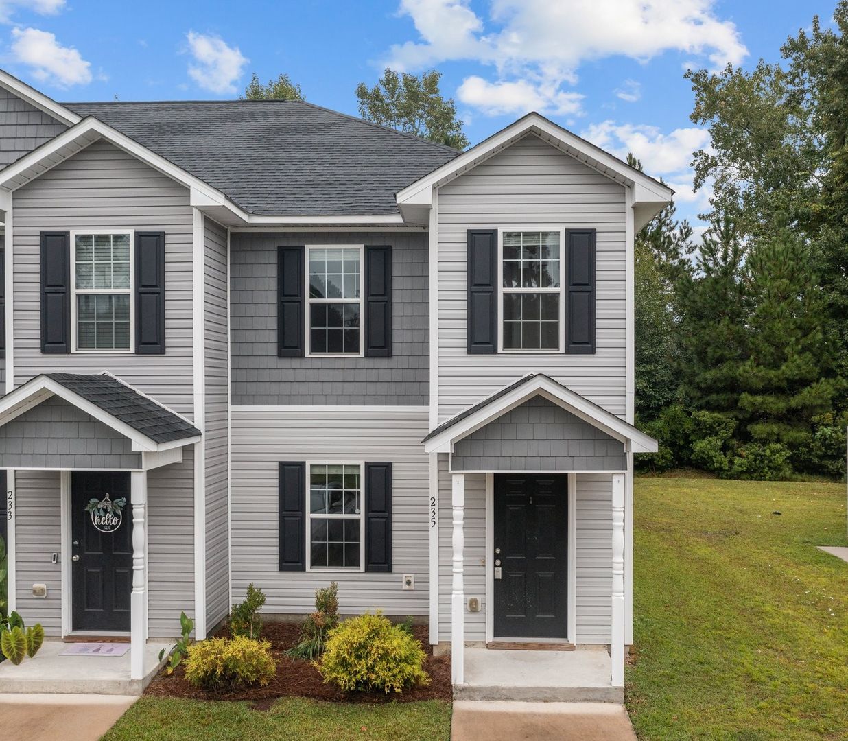 Jacksonville House: 235 E Murrow Lane