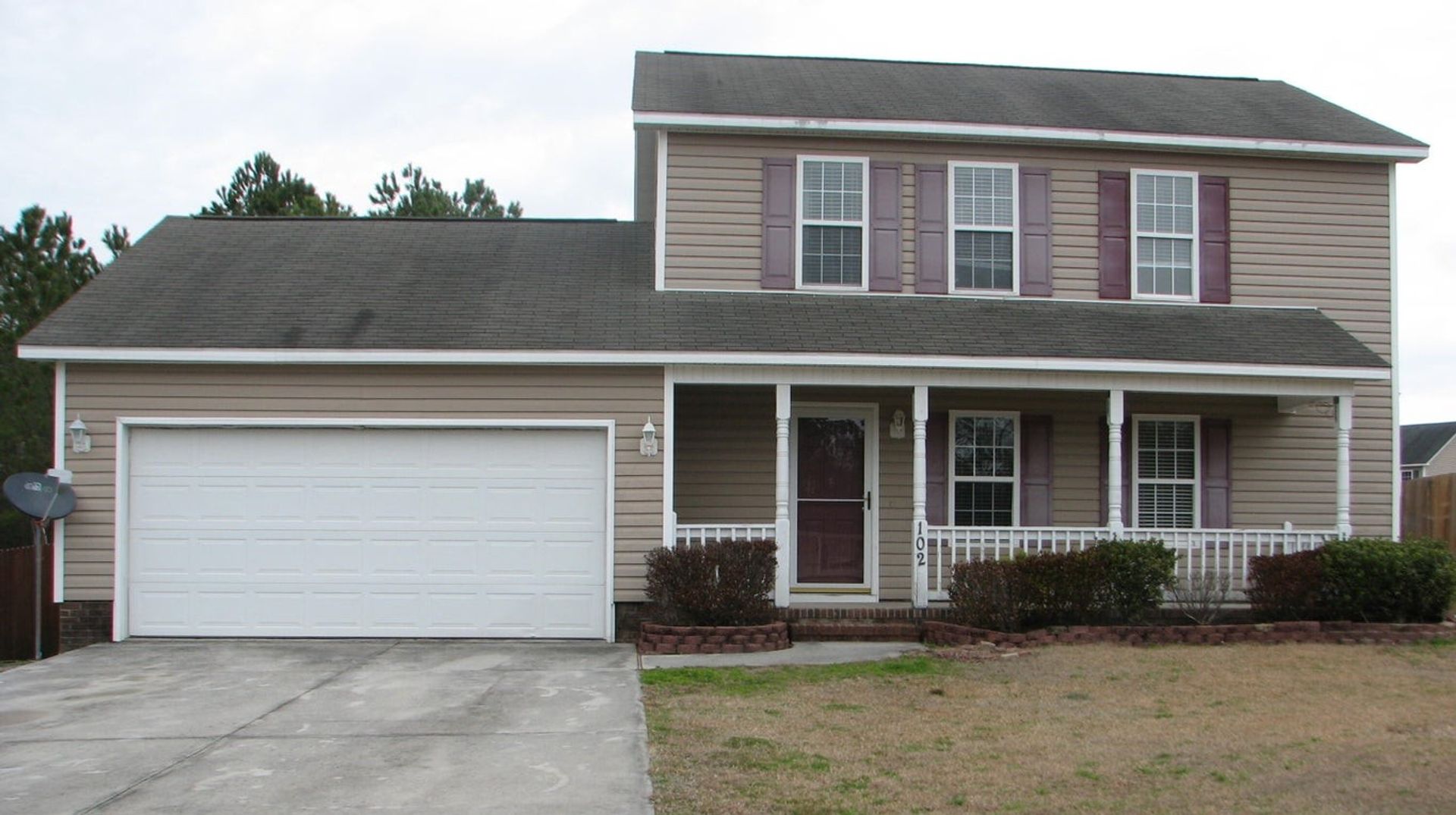 Jacksonville House: 102 White Stone Court