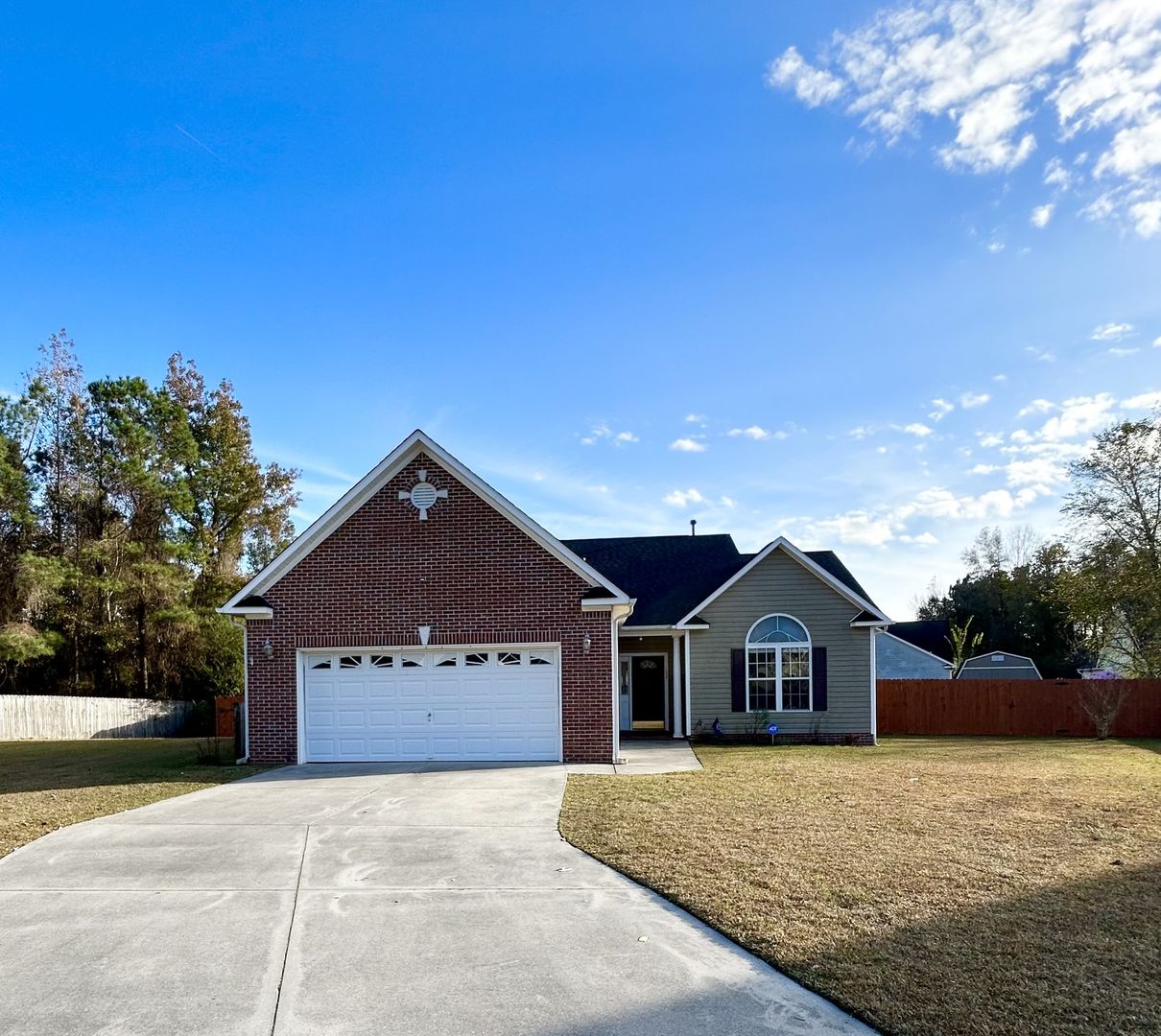 Jacksonville House: 104 Dellview Ct