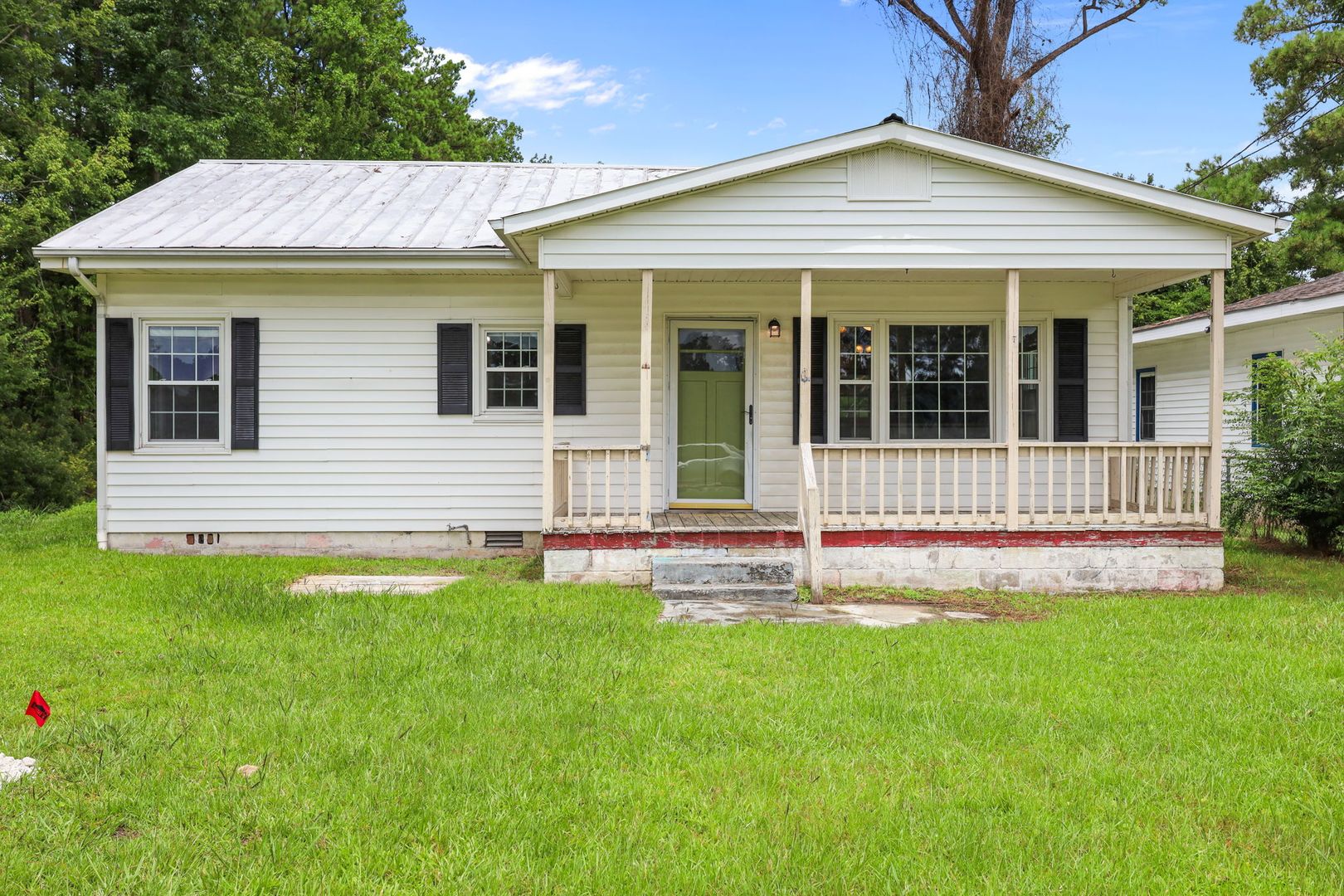 Jacksonville House: 1230 Burgaw Hwy