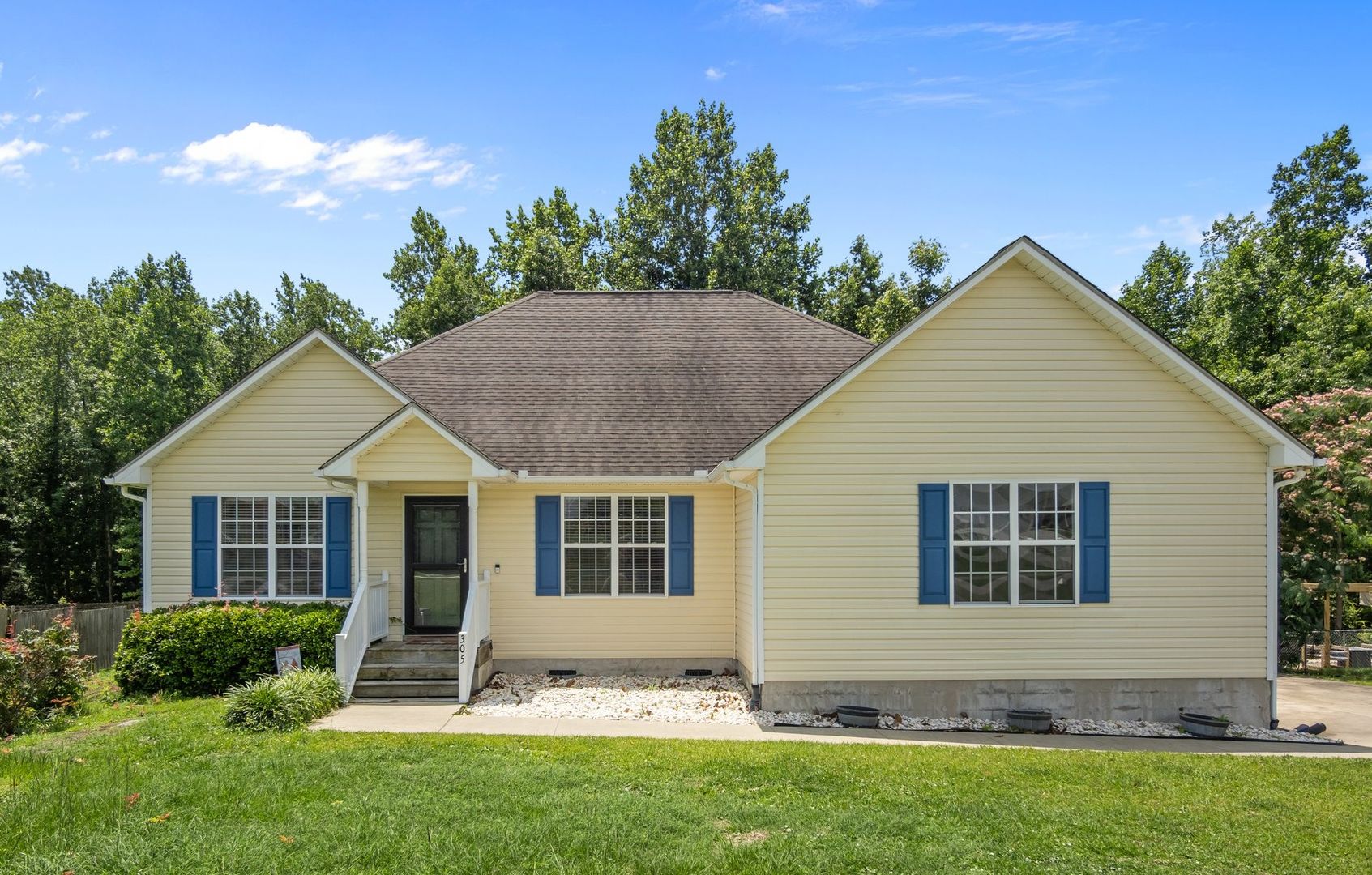 Swansboro House: 305 Appaloosa Court