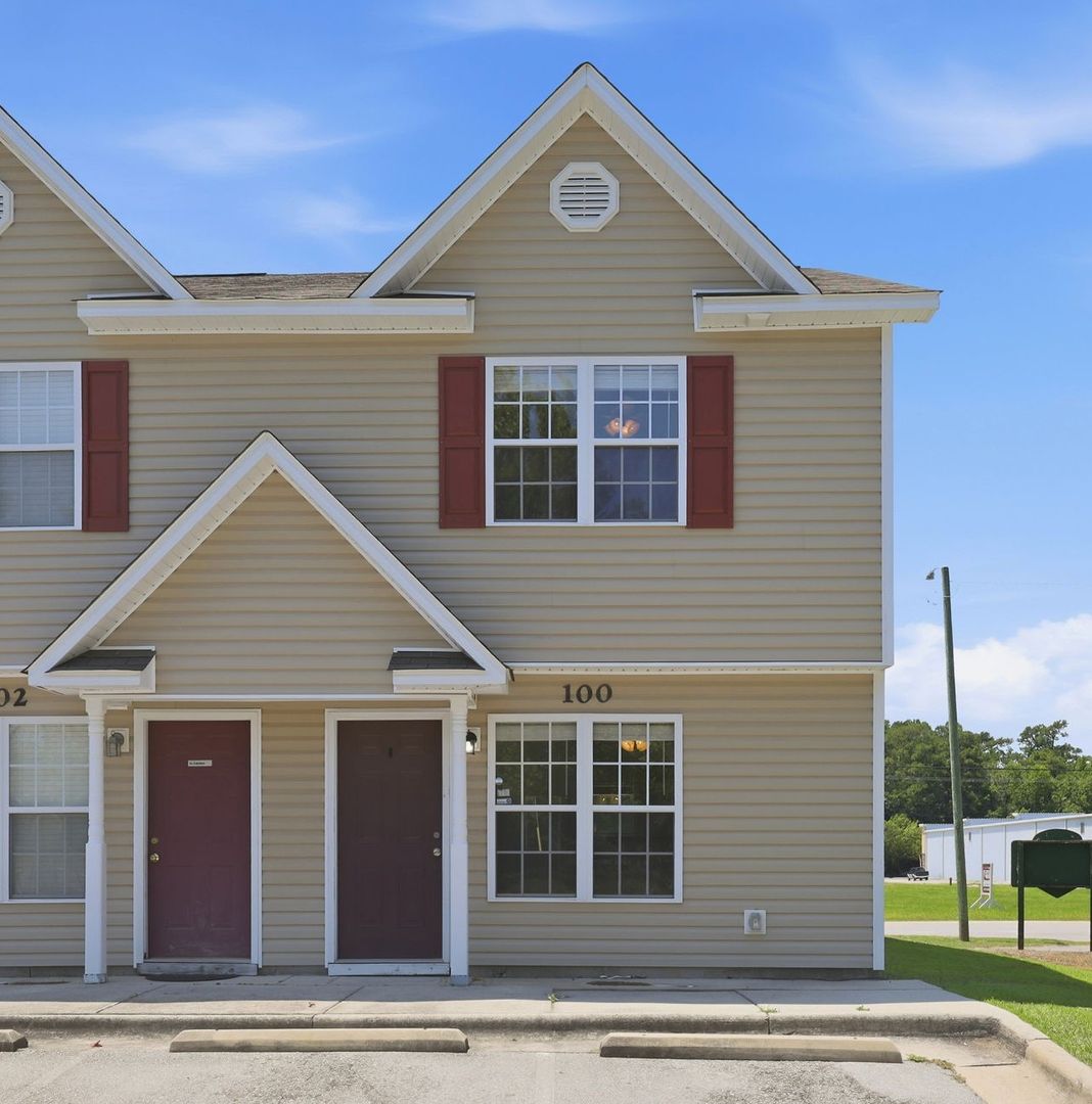 Jacksonville House: 100 Cornerstone Pl