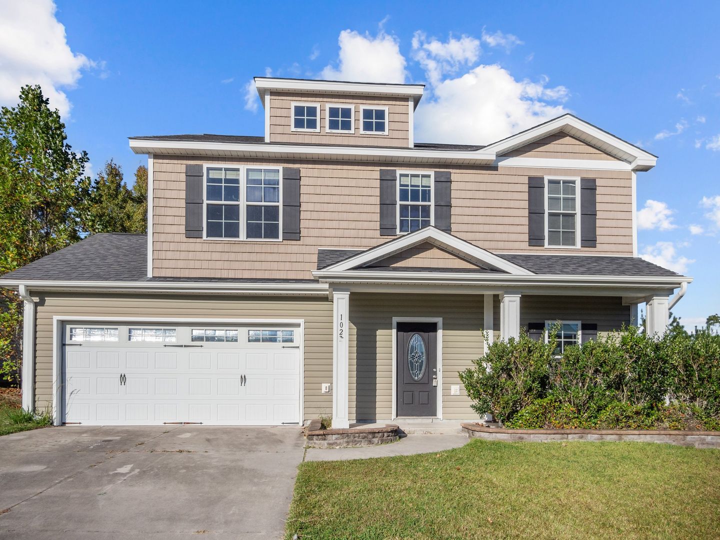 Jacksonville House: 102 Tupelo Ct