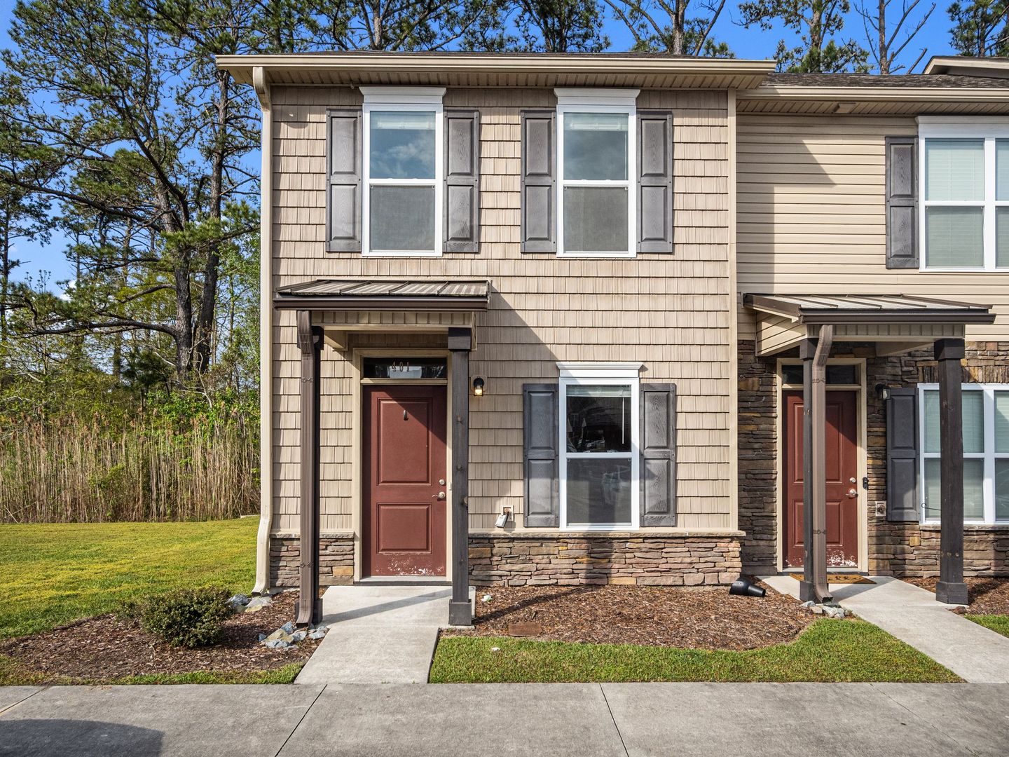 Midway Park Townhome: 401 Sullivan Loop Rd