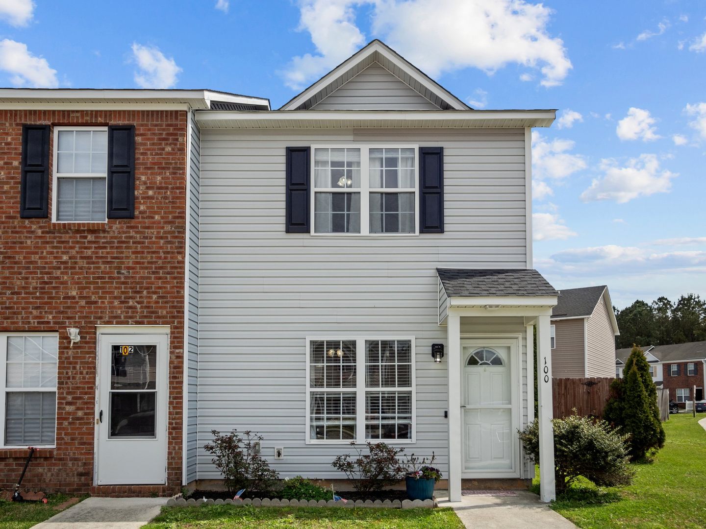 Jacksonville Townhome: 100 Pinegrove Ct