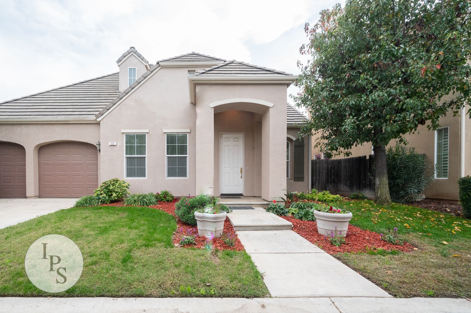 Clovis House: 32 W. Serena Ave.