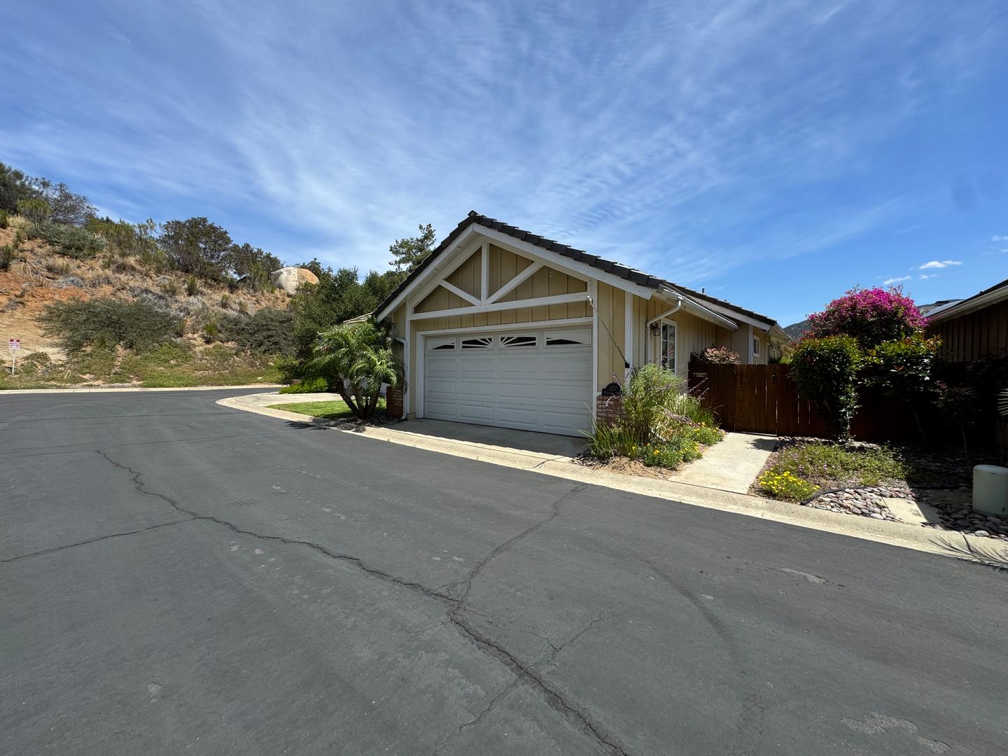 El Cajon House: 1217 Pearlbush Ct