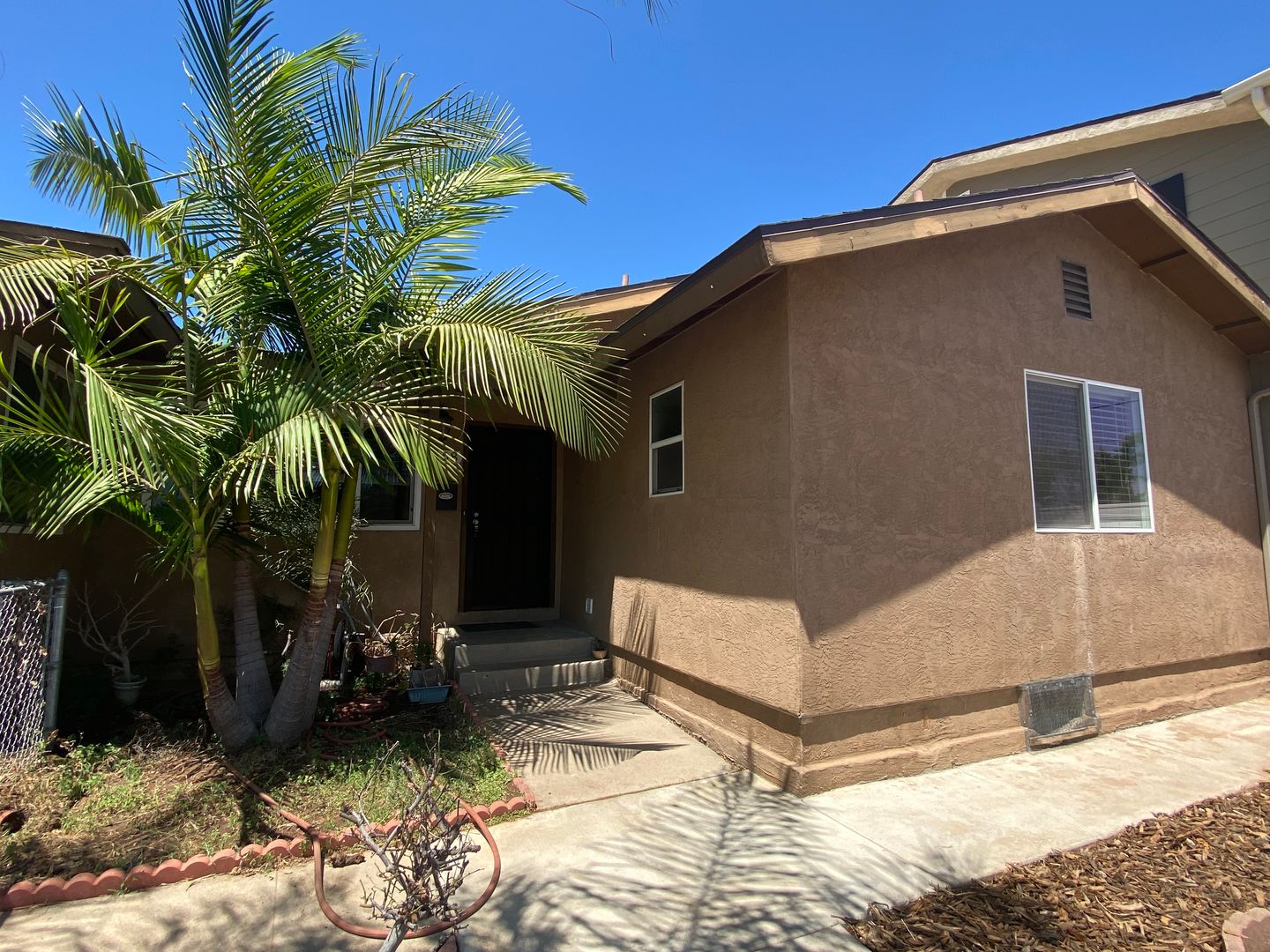 El Cajon House: 1168 E Lexington Ave