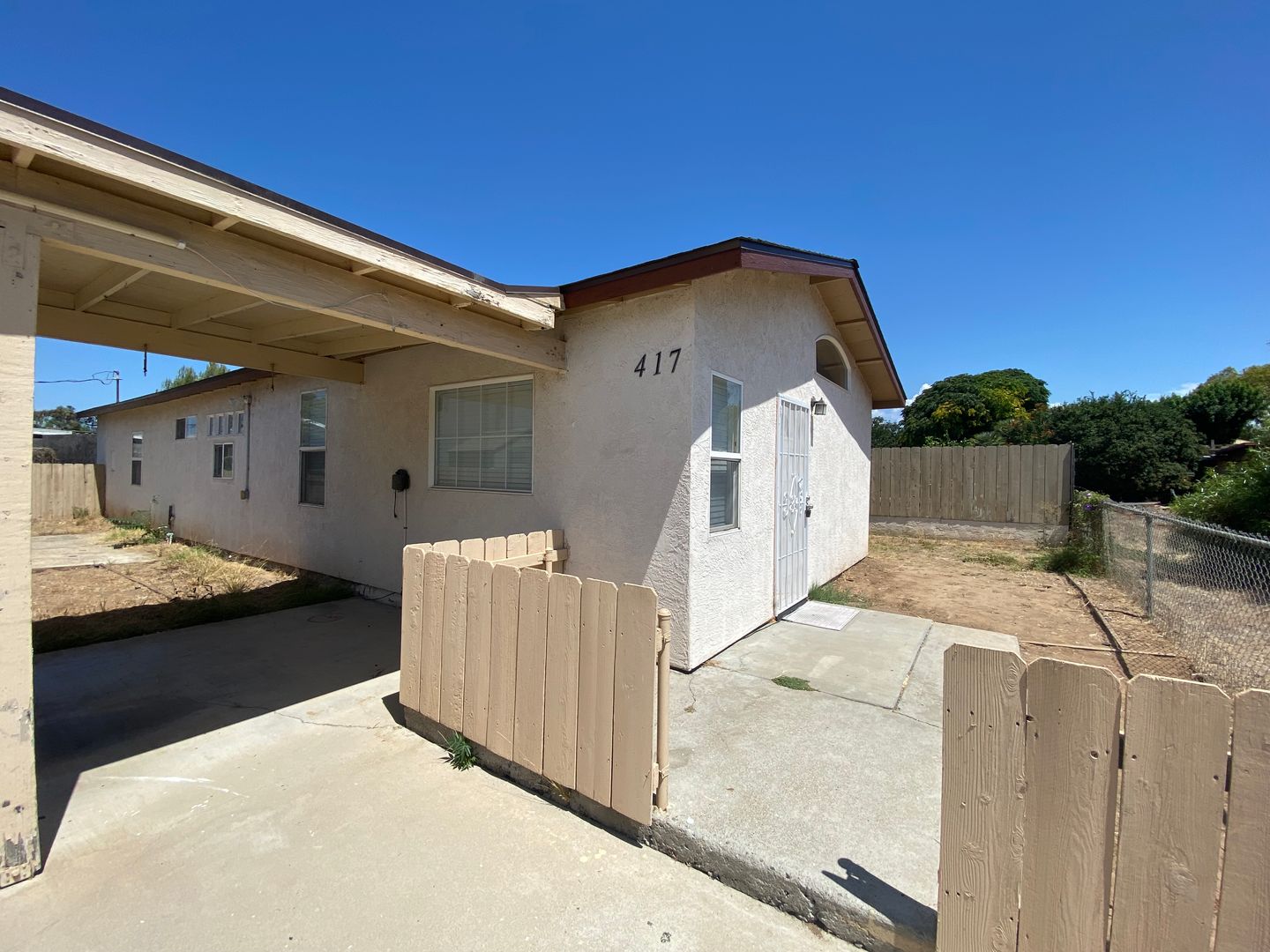 El Cajon House: 417 S Second St