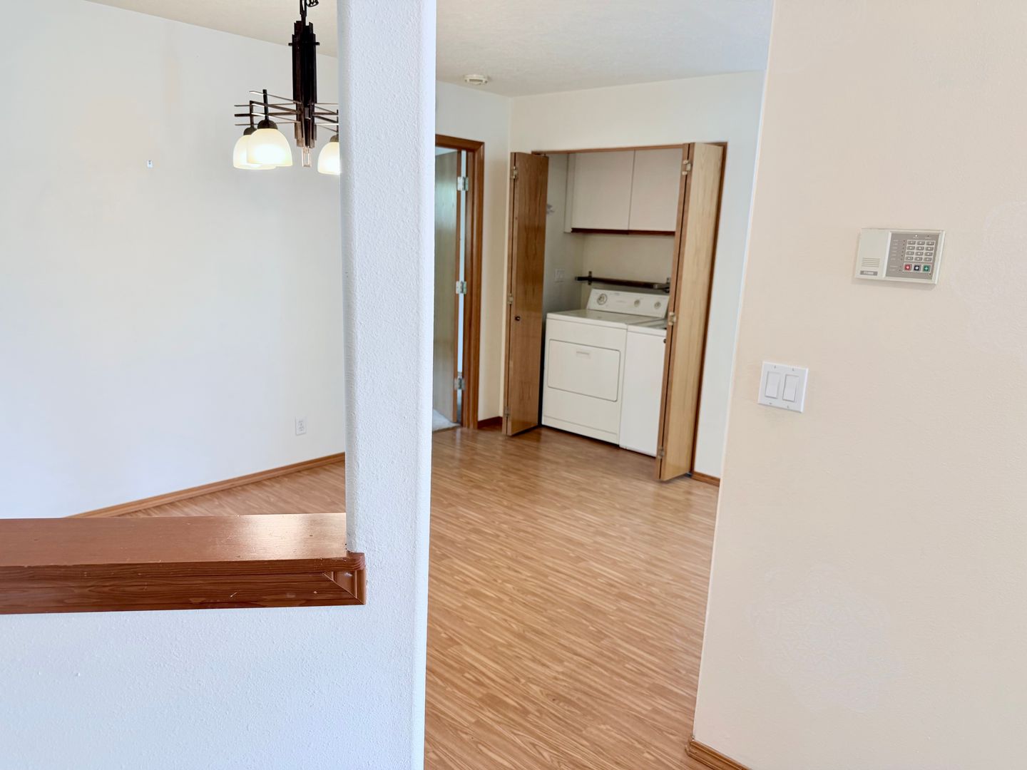 Large Renovated upstairs 2-bed 1-bath (approx. 1347 sq. feet) 11 of 12