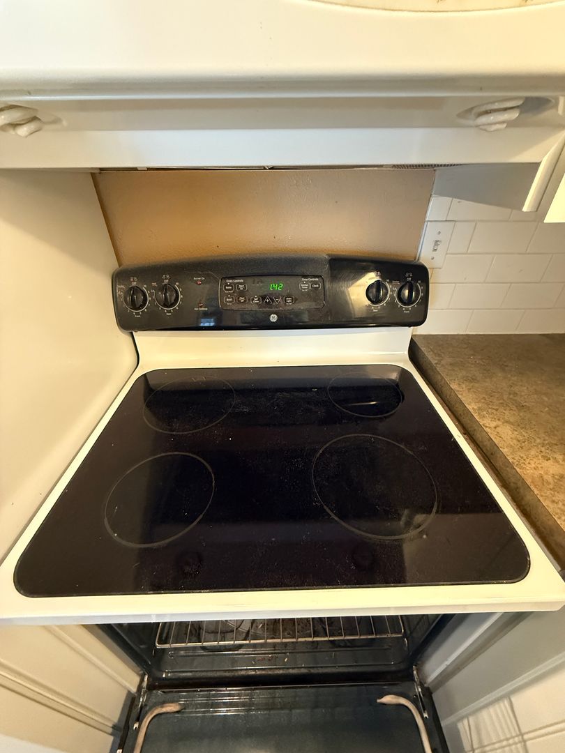 Gresham Apartment: 8031 SE Orient Dr