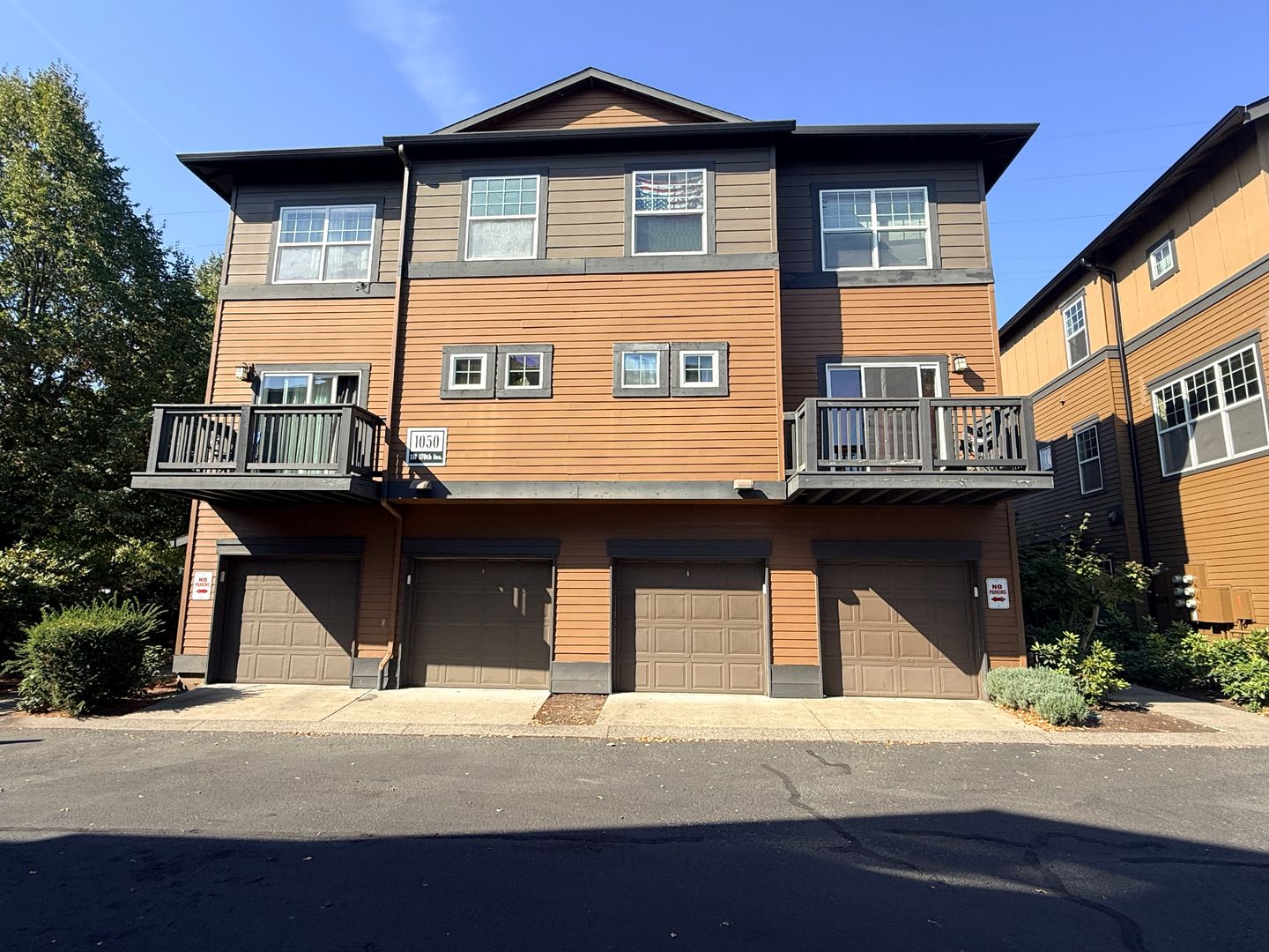 Beaverton, Townhome: 1050 SW 170th Ave Unit 200