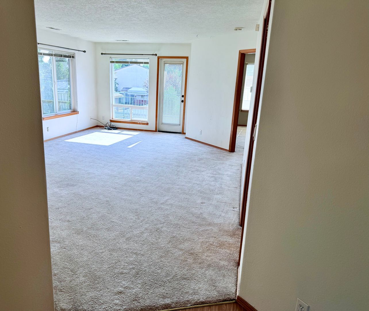 Large Renovated upstairs 2-bed 1-bath (approx. 1347 sq. feet) 12 of 12