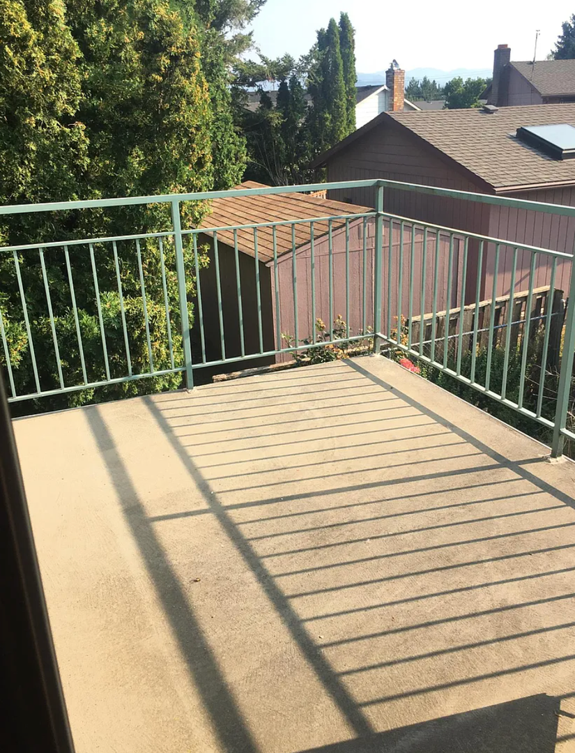 Large Renovated upstairs 2-bed 1-bath (approx. 1347 sq. feet) 6 of 12