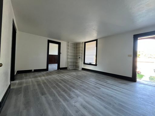 Listing photo thumbnail