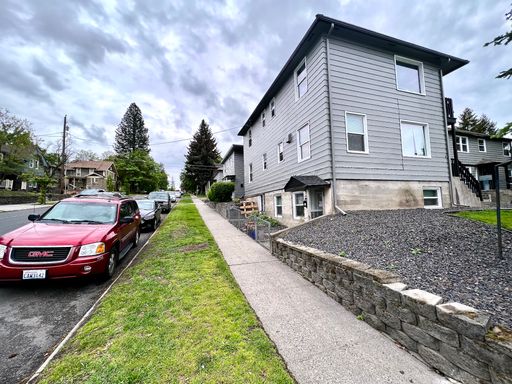 Listing photo thumbnail
